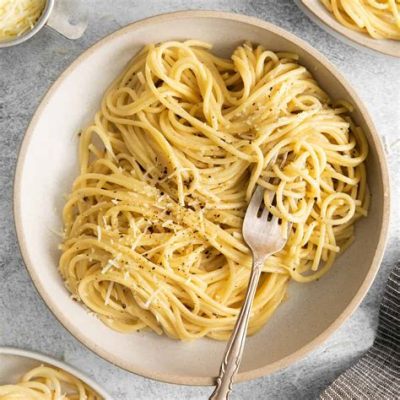  Cacio e Pepe: Una Sinfonía de Queso y Pimienta que Te Transportará a Quattro Formaggi!