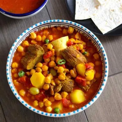 ¿Has probado alguna vez la magia aromática de las Abgoosht en Qazvin? Un estofado persa tradicional que te transporta a un paraíso de sabores especiados y texturas irresistibles.